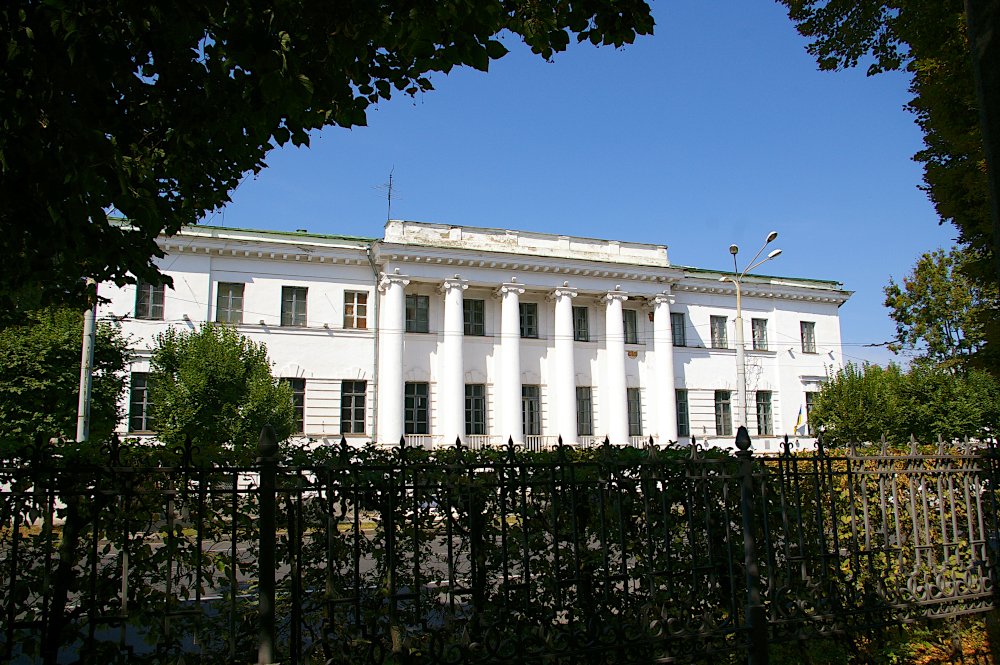 Полтавський будинок губернатора: одна з частин унікальної Круглої площі
