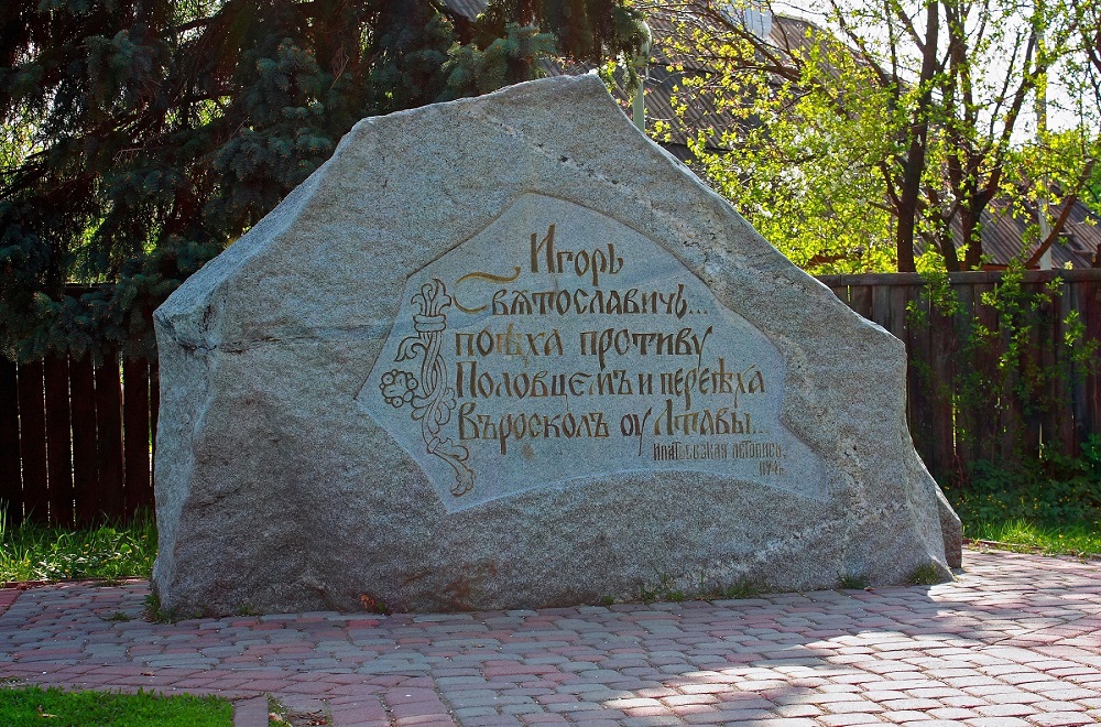 Присвячені поетам, письменникам, козакам: про що розповідають пам'ятники Полтави 
