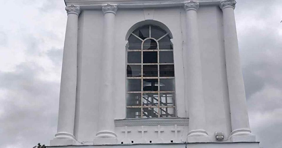 Полтава: Російський обстріл пошкодив дзвіницю Свято-Успенського собору